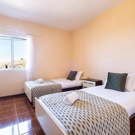 Daire Pequenino By Galmi Estreito Da Calheta